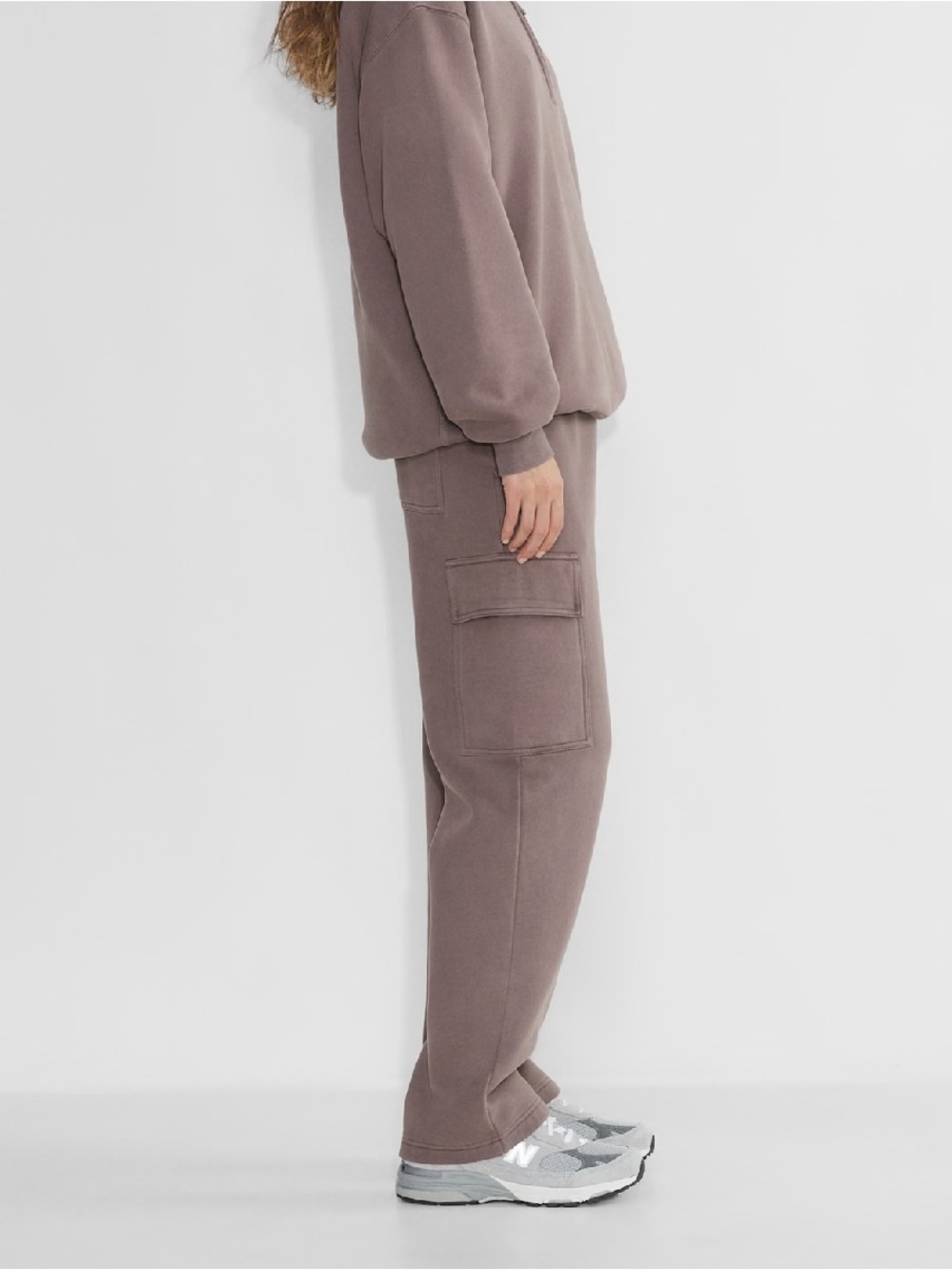 Aritzia Cozy Sweatfleece Mega
Cargo™ Sweatpant and Hoodie Eggplant S M